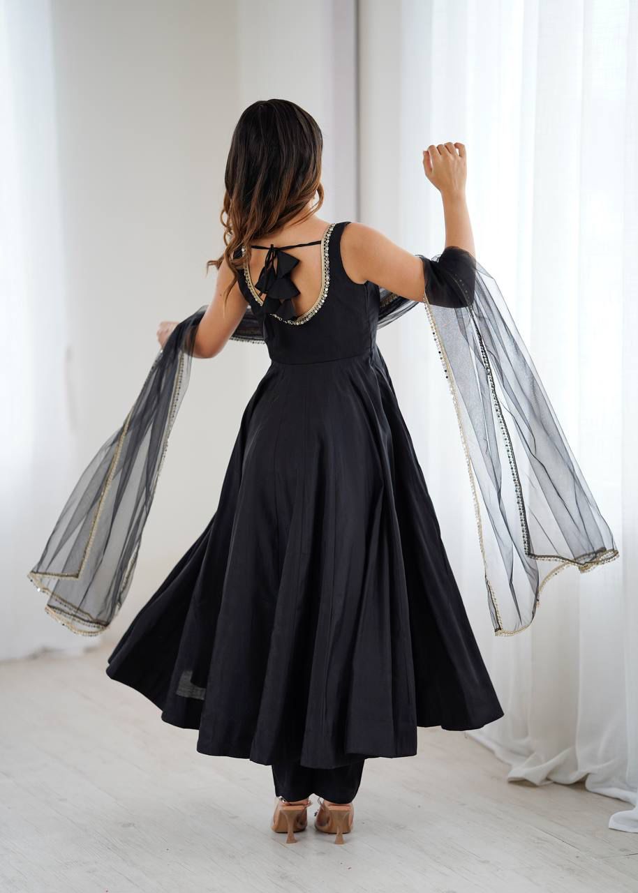 Back view of black Anarkali suit with side zipper