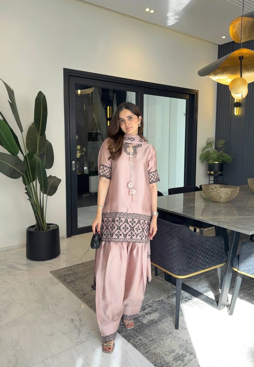 Dusty pink crepe silk embroidered kurta set front view with farshi salwar and organza dupatta