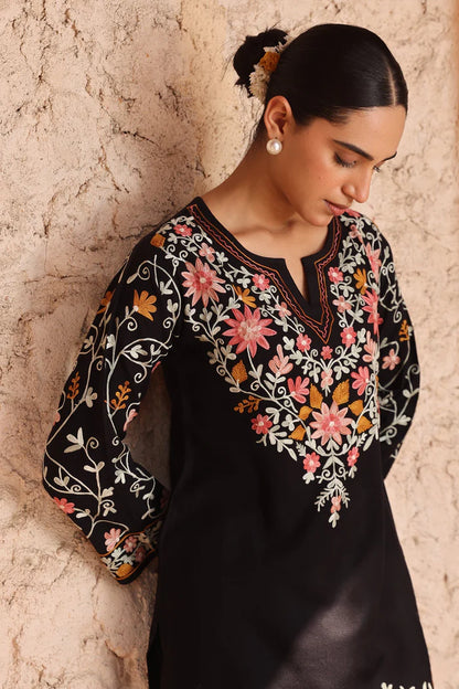 Close-up of Kashmiri Aari embroidery on black kurta neckline
