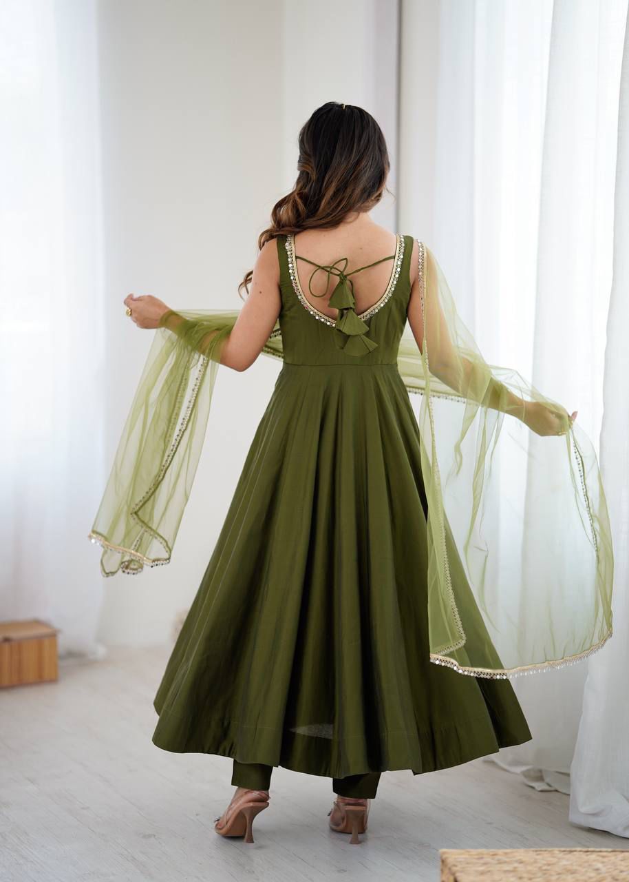 Back view of mehendi green Anarkali suit with side zipper